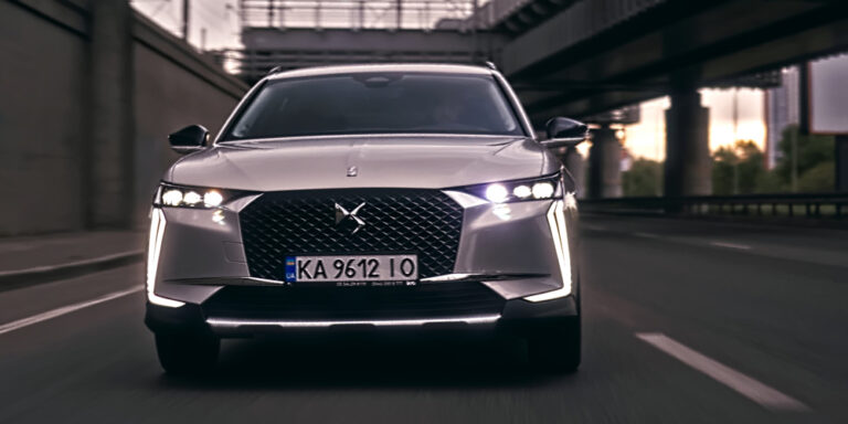 DS 4 Cross commercials